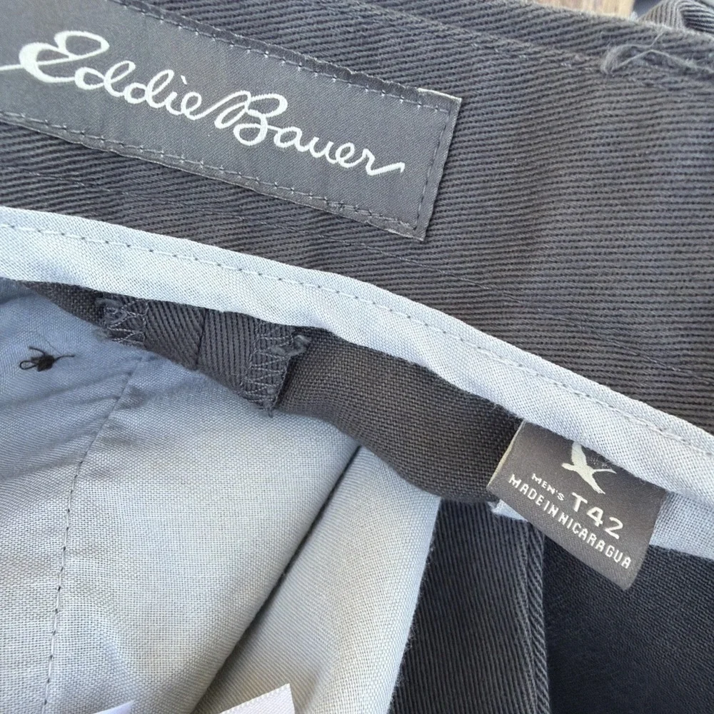 EDDIE BAUER Chino Pants Charcoal Gray Relaxed Fit Cotton Flat Front Mens T42